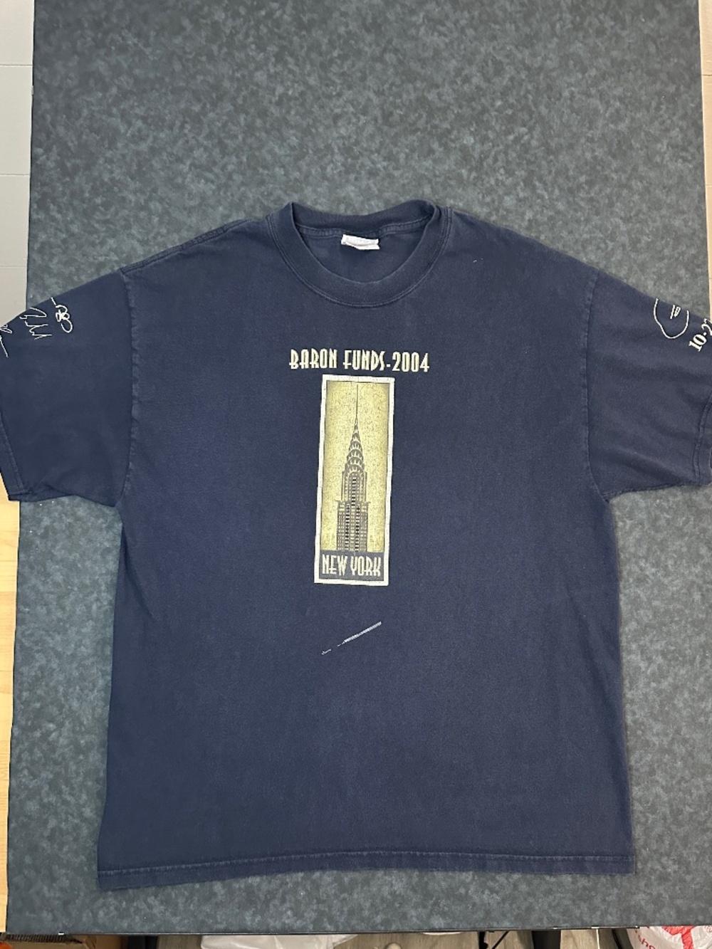 Vintage 2004 Baron Funds Empire State Building New York T Shirt Size Large